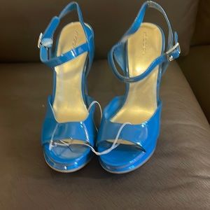 Women high heel size 81/2 blue